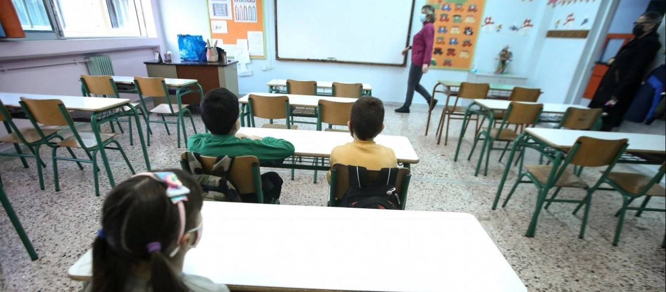 Σχολεία: Με τις βεβαιώσεις για τα self test στο χέρι η επιστροφή στα θρανία (φωτο)